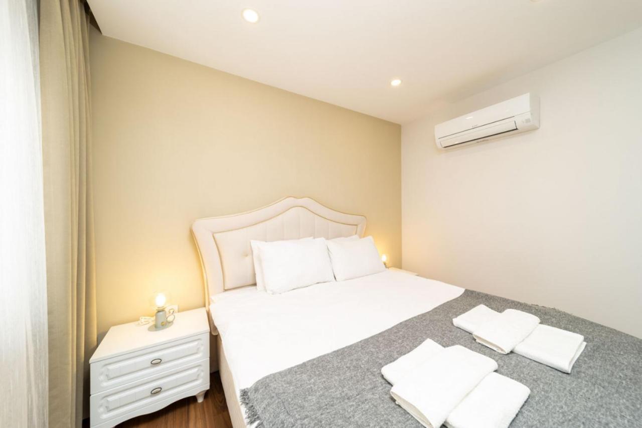 Central Flat With Balcony Near Sea In Muratpasa Apartment Antalya Ngoại thất bức ảnh
