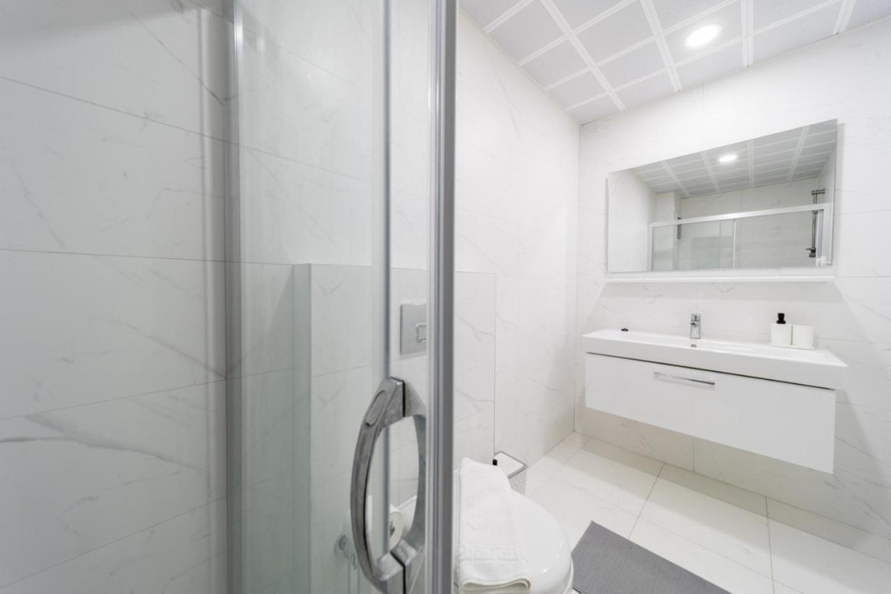 Central Flat With Balcony Near Sea In Muratpasa Apartment Antalya Ngoại thất bức ảnh