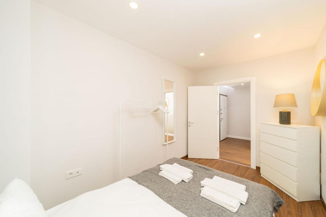 Central Flat With Balcony Near Sea In Muratpasa Apartment Antalya Ngoại thất bức ảnh